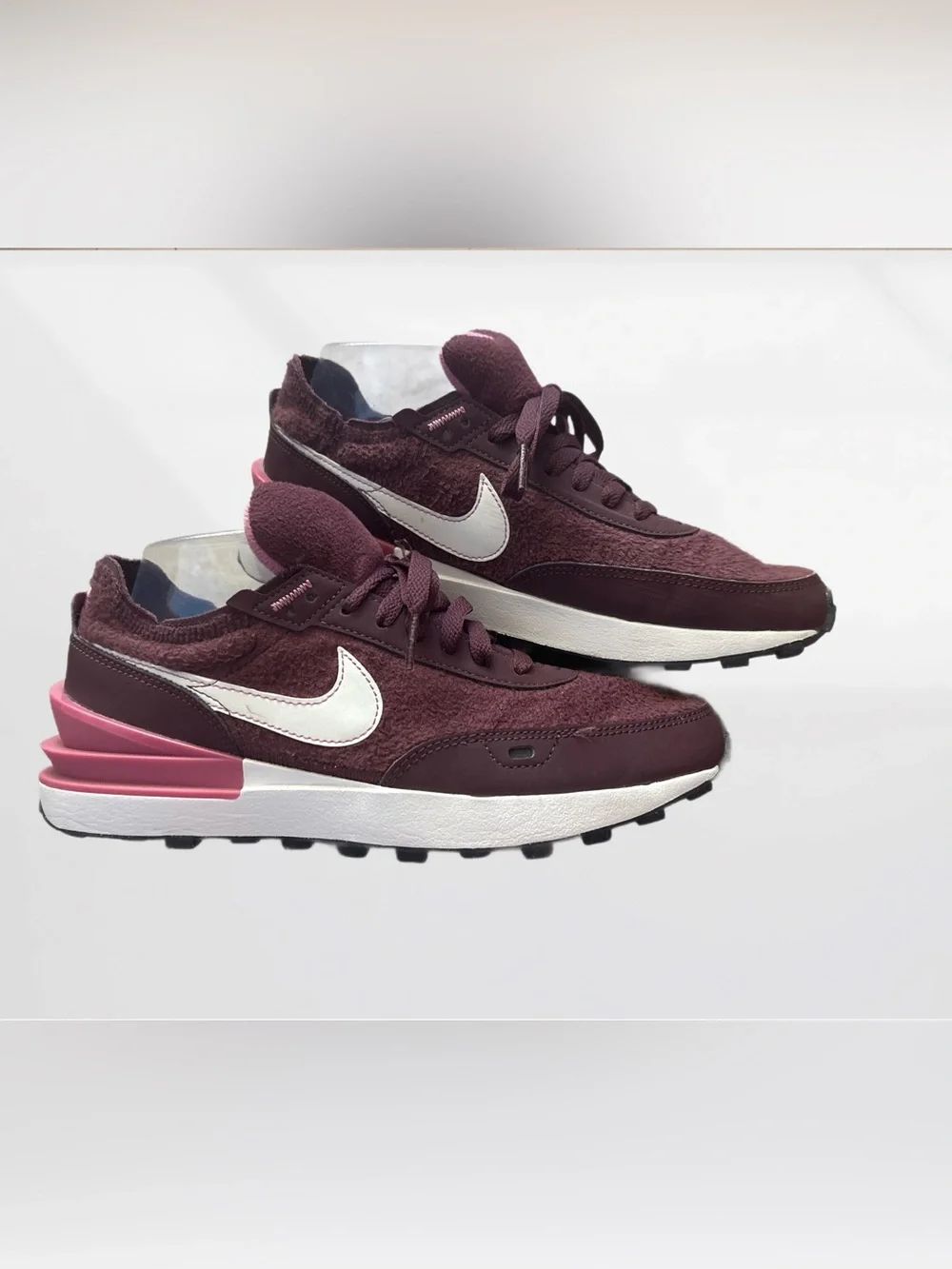 Nike Women’s Waffle One SE Maroon/White Athletic Sneaker w/Pink Accent  Size 8.5